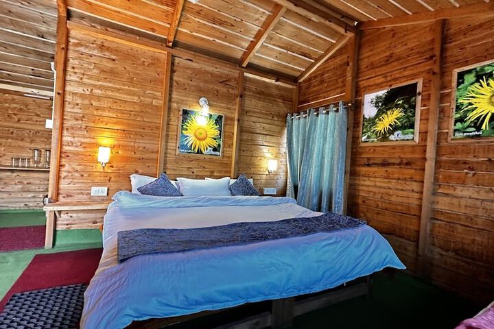 Room 6 of 16