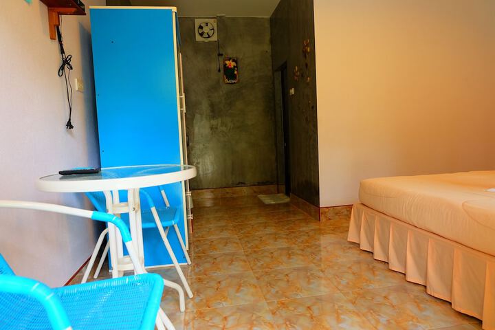 Room 10 of 25