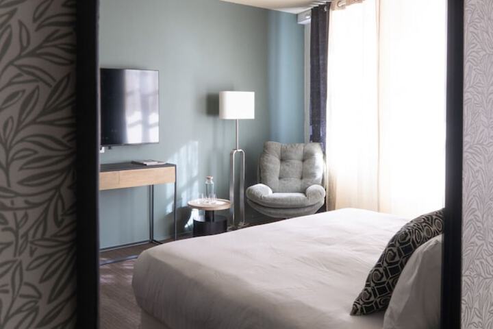 Room 9 of 47