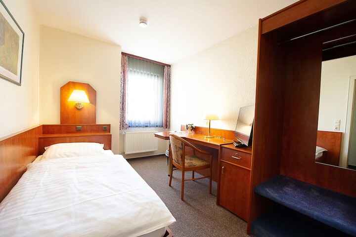 Room 3 of 49