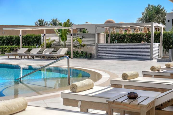 Hotel Pool