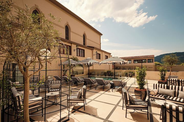 Pool Hotel