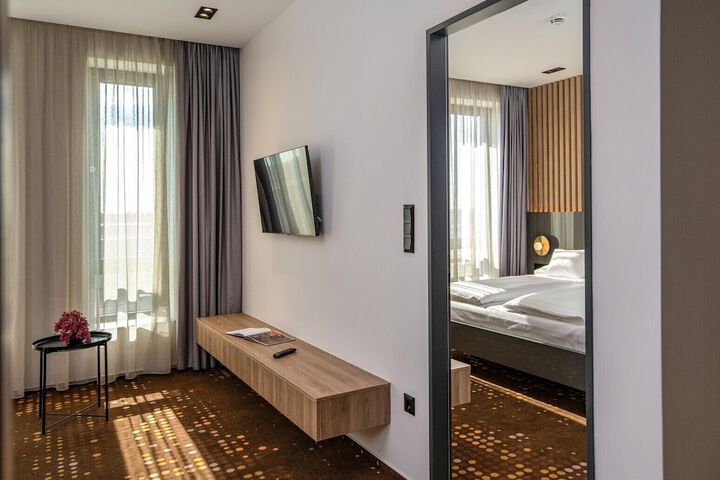 Room 13 of 98