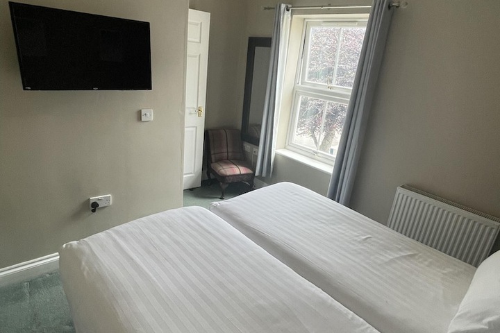 Room 25 of 193