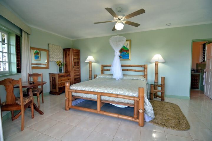 Room 4 of 89