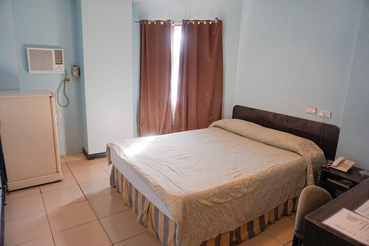 Room 2 of 37