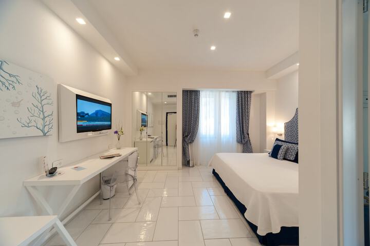 Room 8 of 94