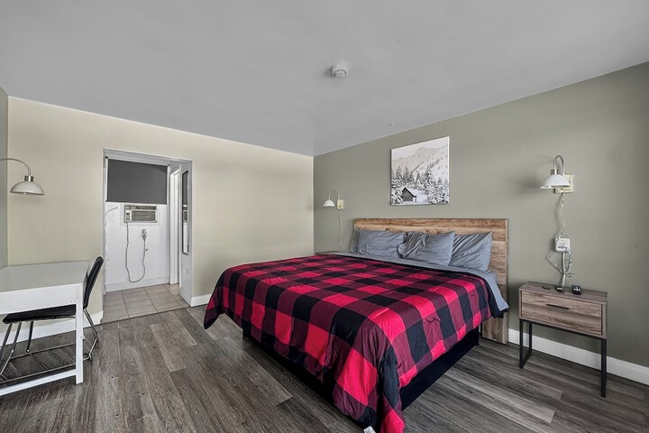 Room 2 of 10