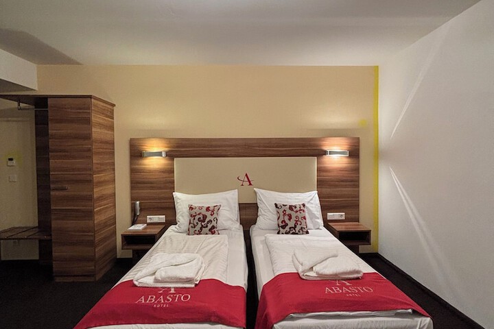 Room 10 of 68