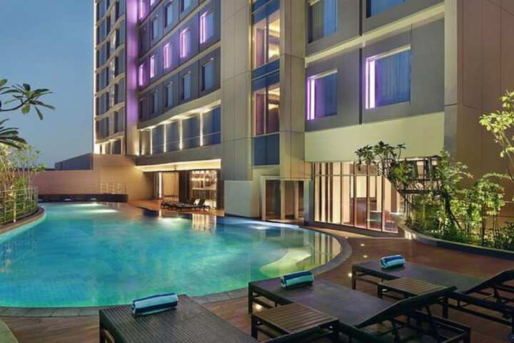 Hotel with Pool