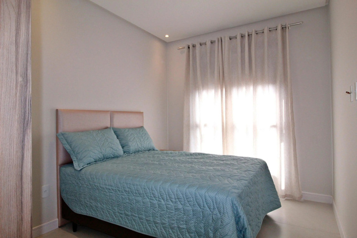 Room 6 of 19
