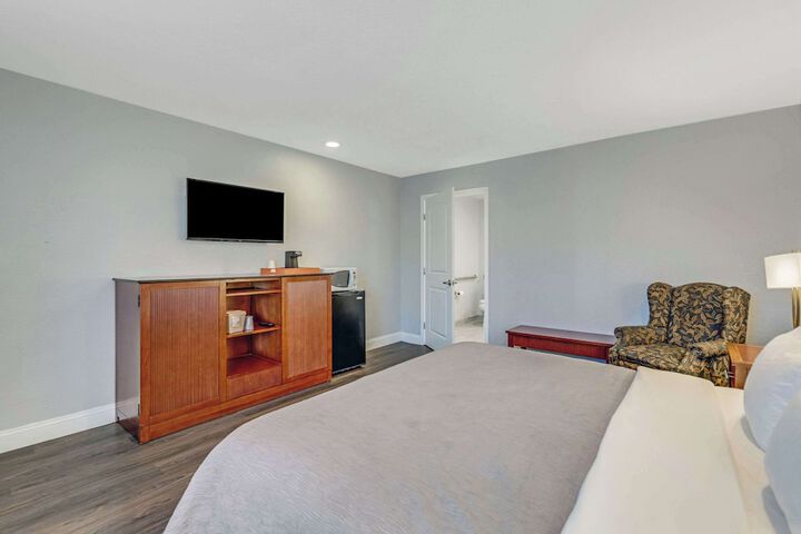 Room 9 of 36