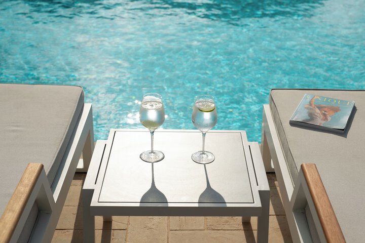 Hotel Pool