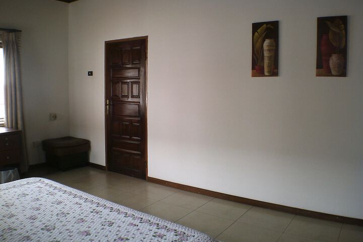 Room 6 of 32