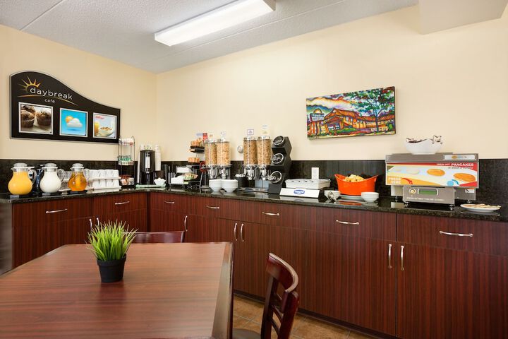 Breakfast/Coffee Service 33 of 39