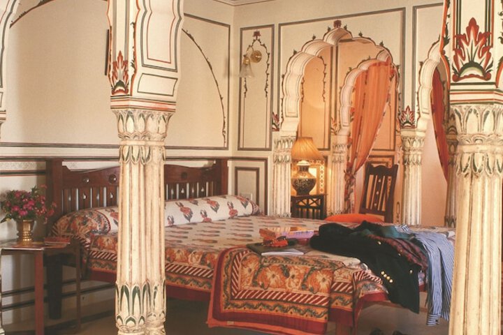Room 8 of 74