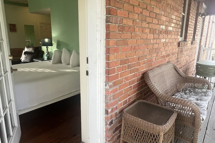 Room 47 of 142