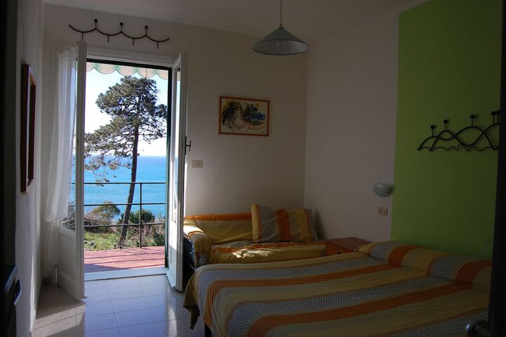 Room 15 of 42