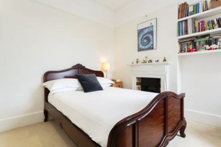 Room 6 of 28