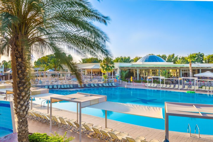 Hotel with Pool