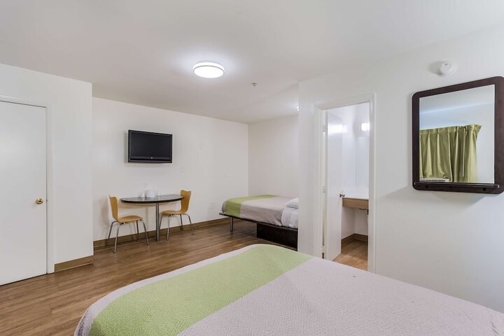 Room 22 of 38