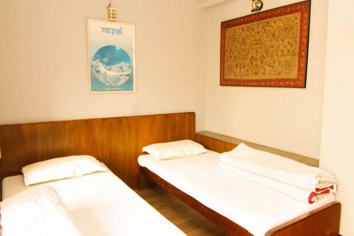 Room 6 of 13