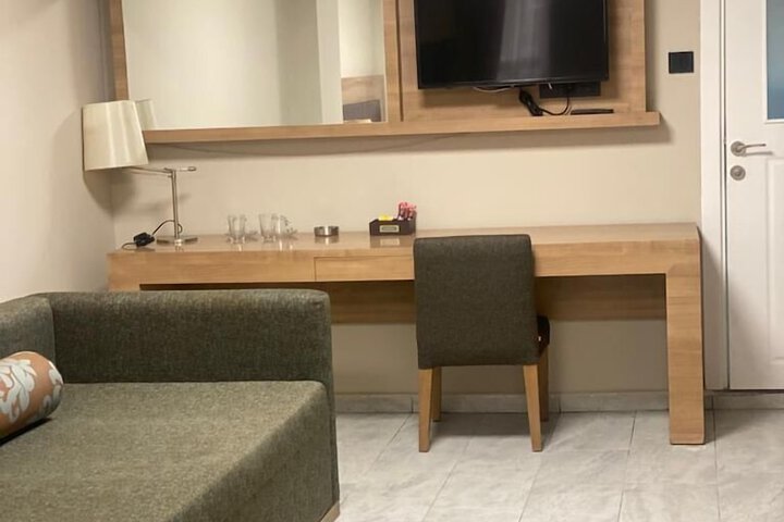Room 5 of 28