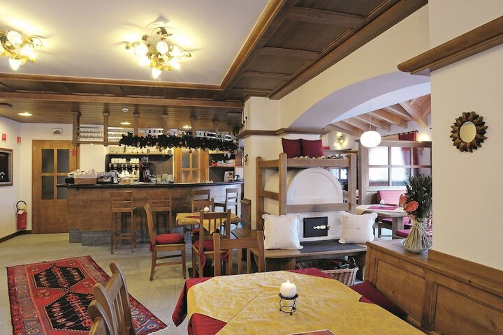 Lounge 69 of 88