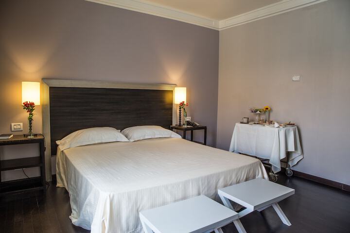 Room 10 of 93