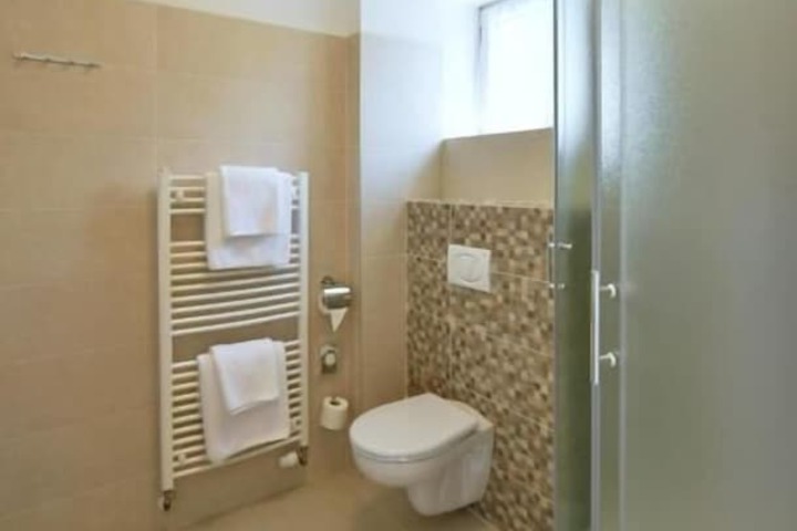 Room 15 of 43