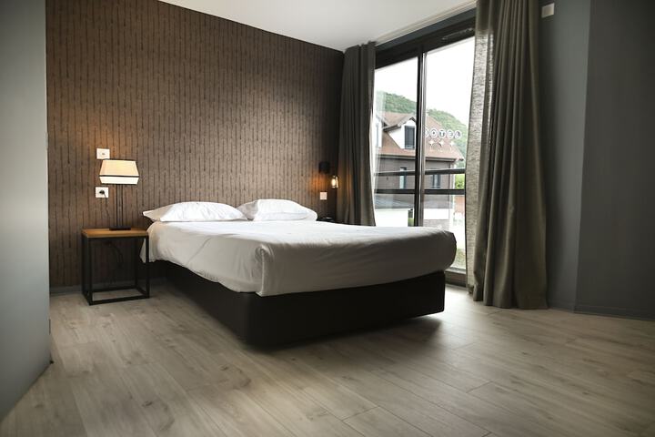 Room 13 of 73