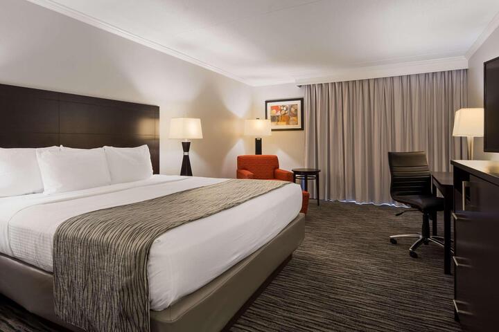 1 King Bed (5 of 6)