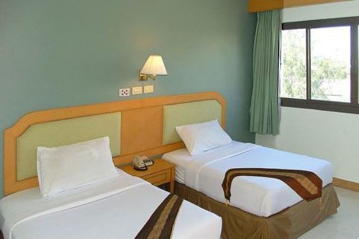 Room 6 of 13