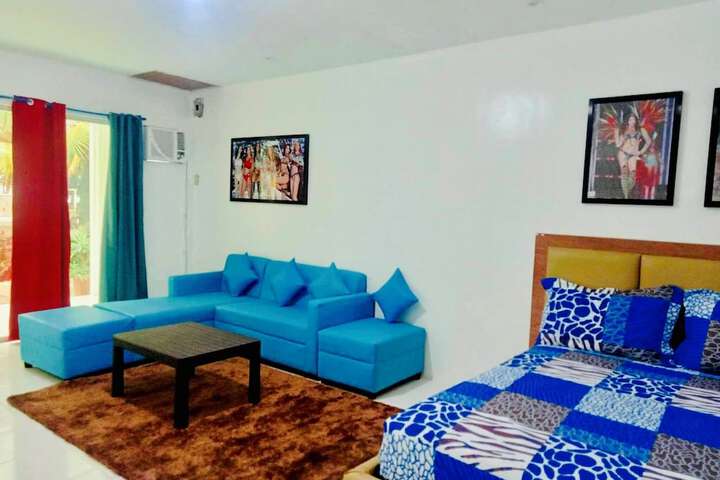 Room 8 of 33