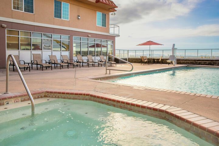 Hotel with Pool
