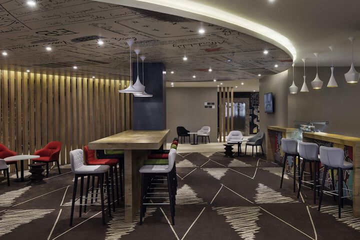 Lounge 88 of 112