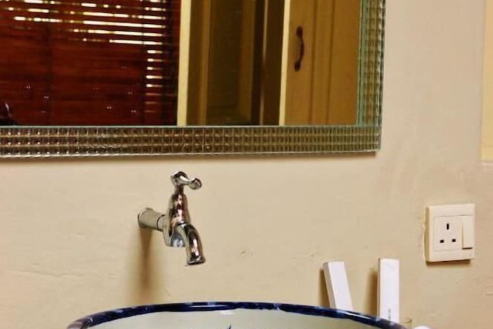 Room 30 of 46