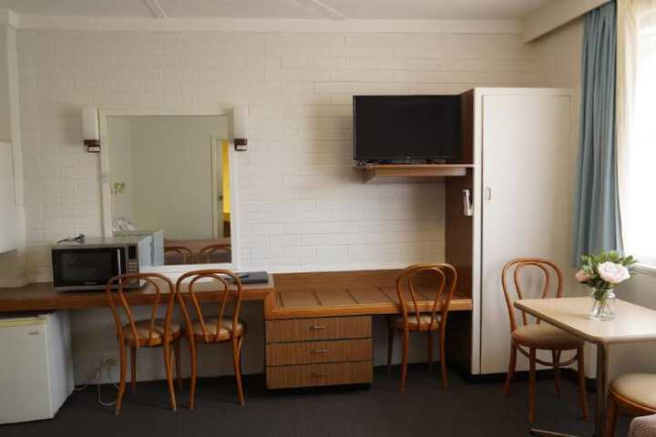 Room 22 of 34