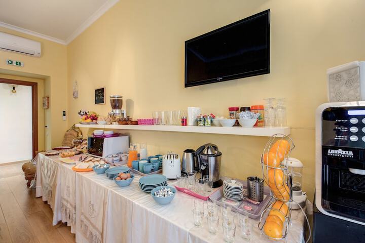 Breakfast/Coffee Service 30 of 42