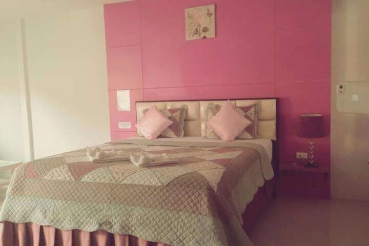 Room 6 of 33