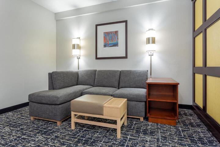 Quadruple Queen Size Bed (3 of 8)