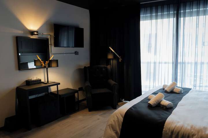 Room 18 of 65