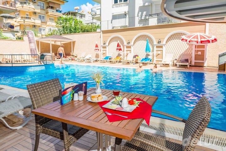 Hotel Pool