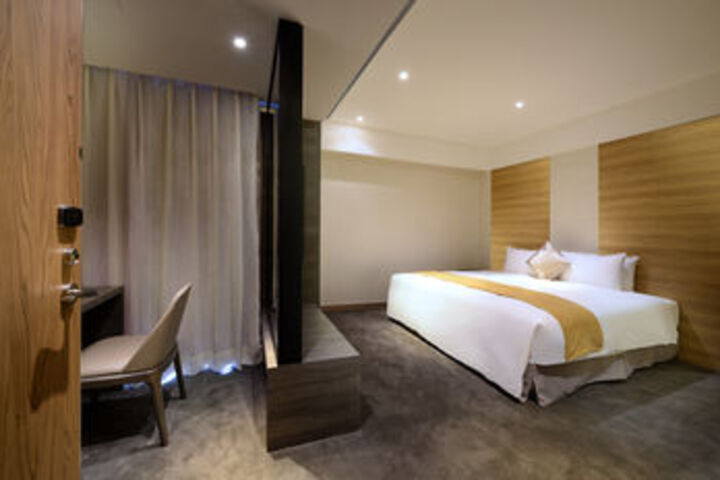 Room 21 of 34