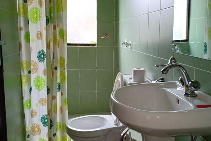 Room 8 of 12