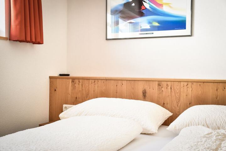 Room 20 of 76
