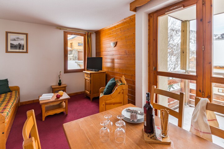 Room 8 of 28