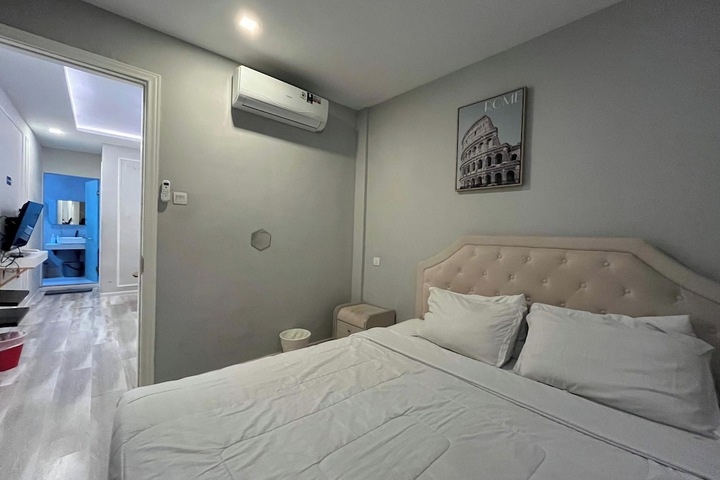 Room 8 of 50