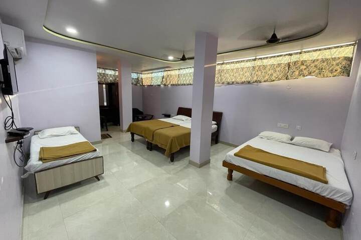 Room 5 of 12