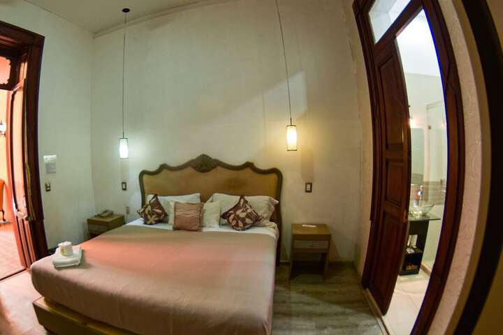 Room 25 of 59
